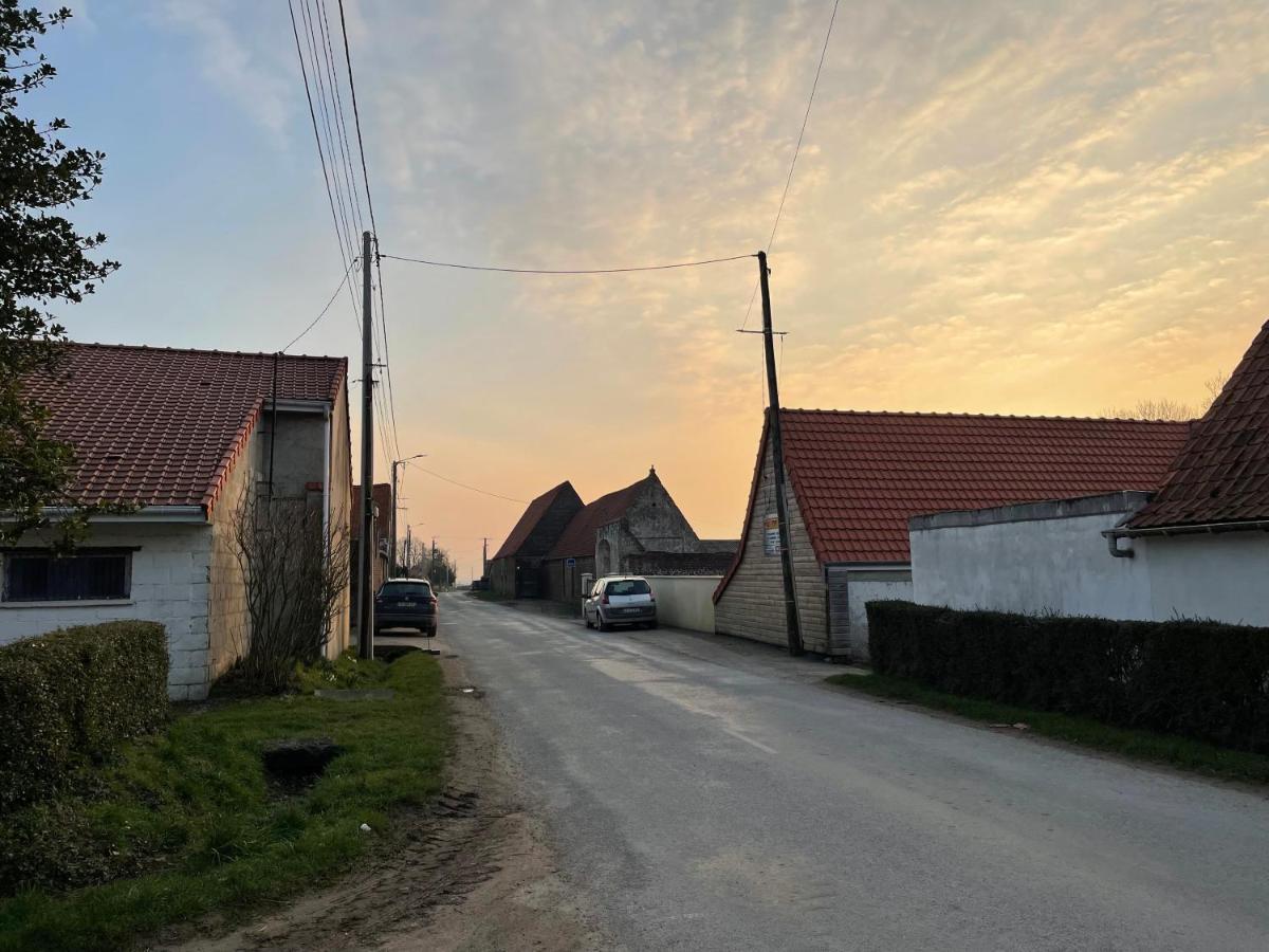 Вилла Gite A La Campagne Mais Proche De Tout Moringhem Экстерьер фото